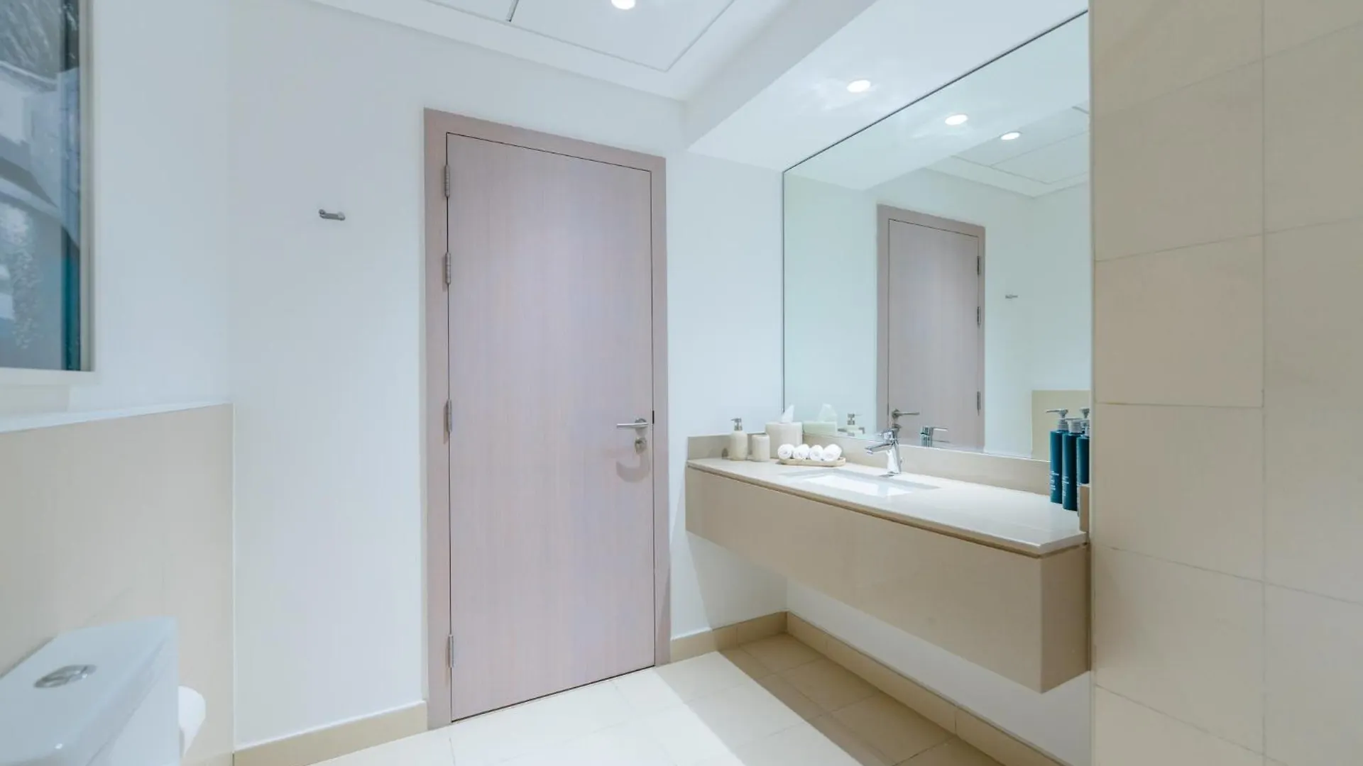 Two Bedroom Apartment By Otolo Homes With Free Yas Theme Park Tickets Emirati Arabi Uniti